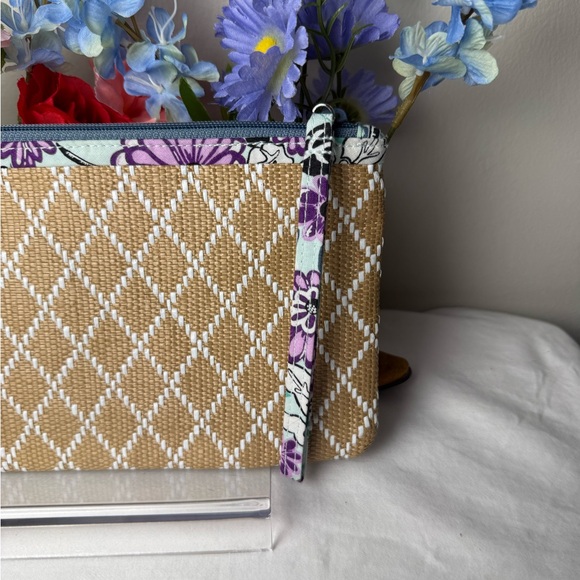 NWT Vera Bradley Penelope’s Garden Beach Wristlet Floral Straw Wristlet Zip - Picture 5 of 6
